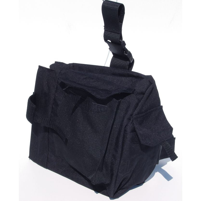 Horizontal thigh bag for gas mask